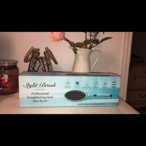 The Stylit Brush by Koko Keratin and argan women